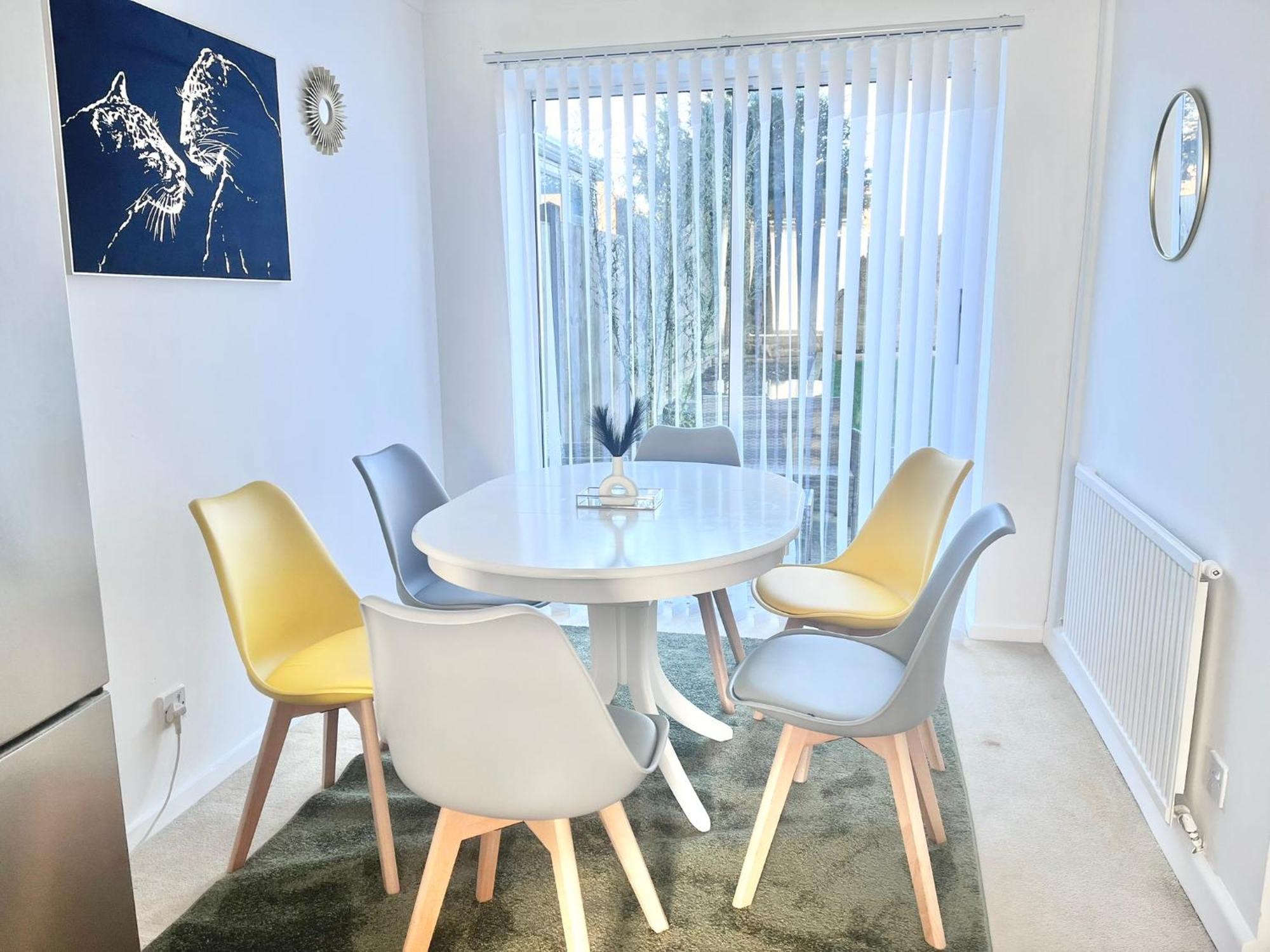 Lush House Close To Ashford Town Centre With Driveway Экстерьер фото