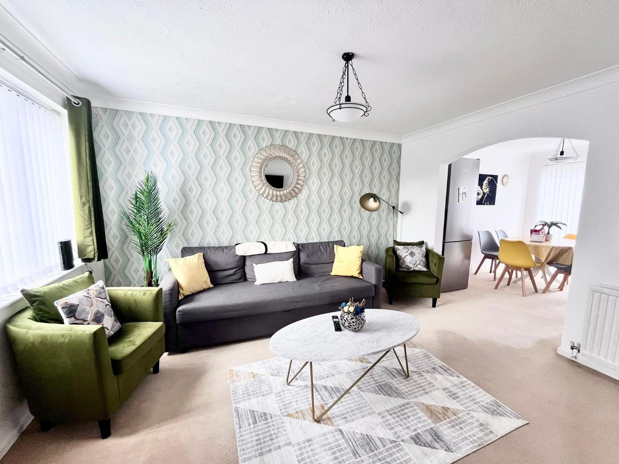 Lush House Close To Ashford Town Centre With Driveway Экстерьер фото