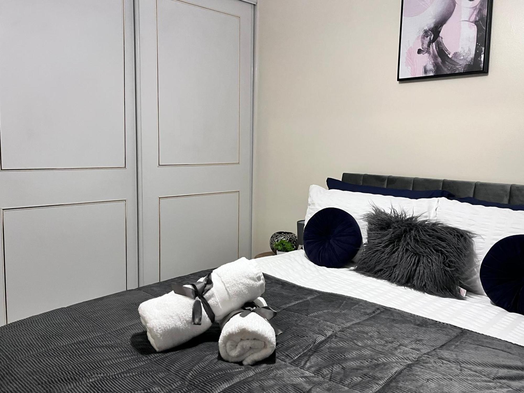Lush House Close To Ashford Town Centre With Driveway Экстерьер фото