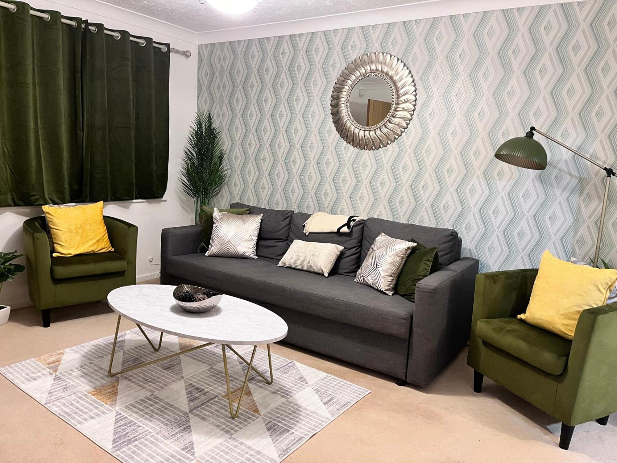 Lush House Close To Ashford Town Centre With Driveway Экстерьер фото