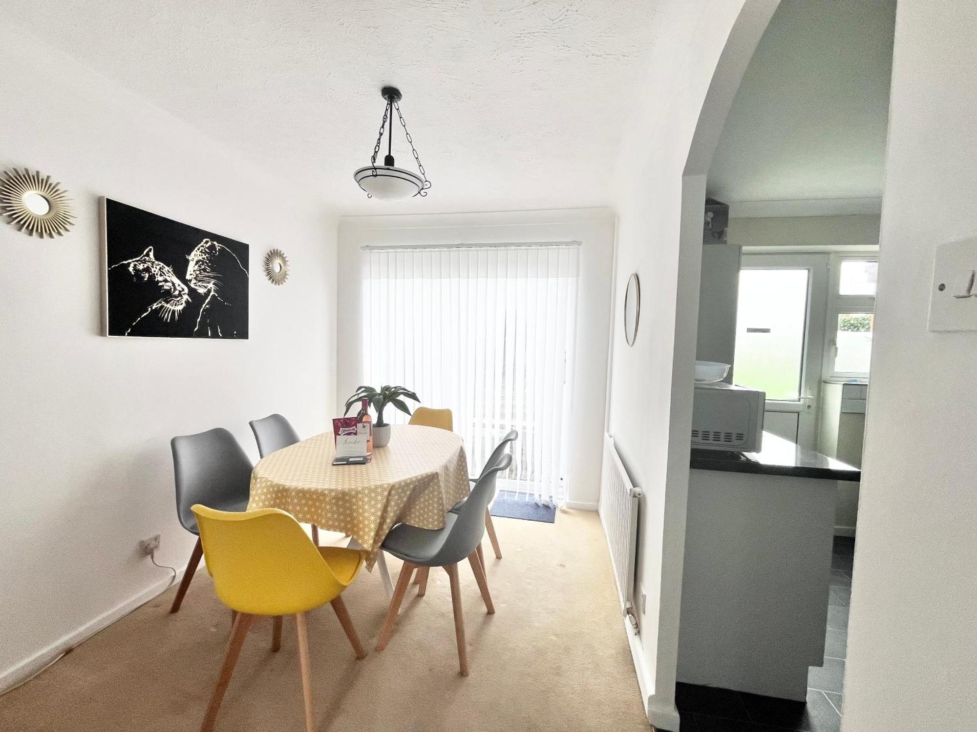 Lush House Close To Ashford Town Centre With Driveway Экстерьер фото