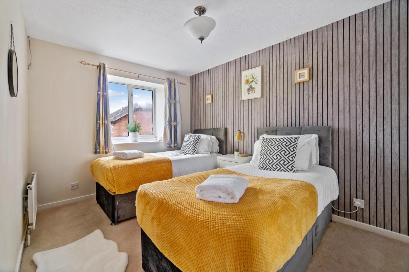 Lush House Close To Ashford Town Centre With Driveway Экстерьер фото