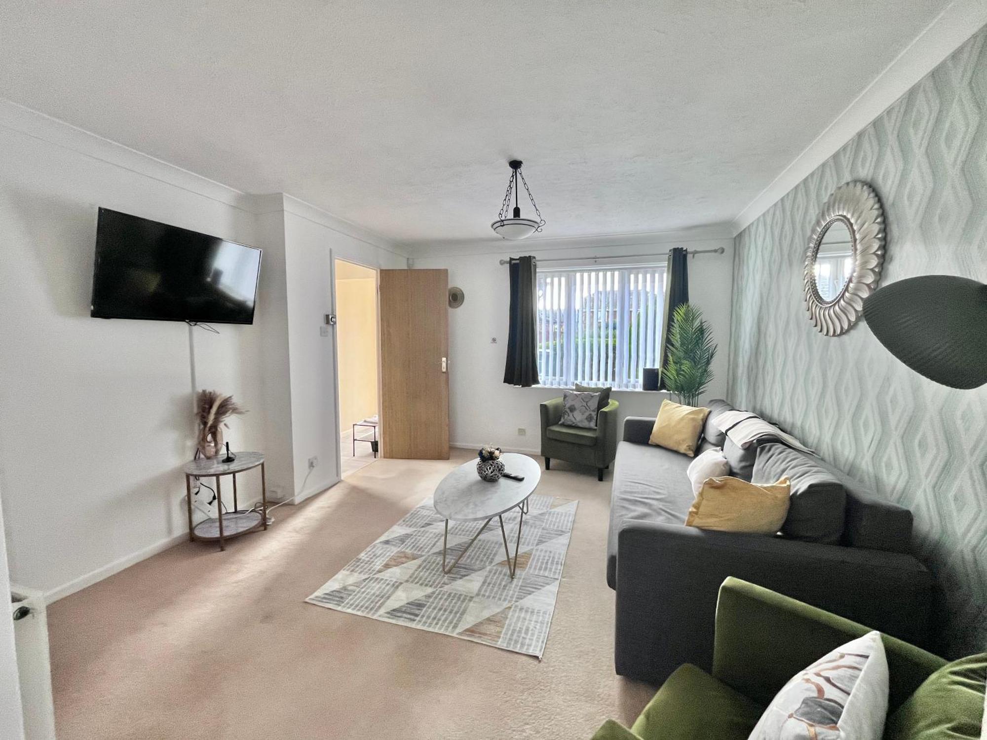 Lush House Close To Ashford Town Centre With Driveway Экстерьер фото
