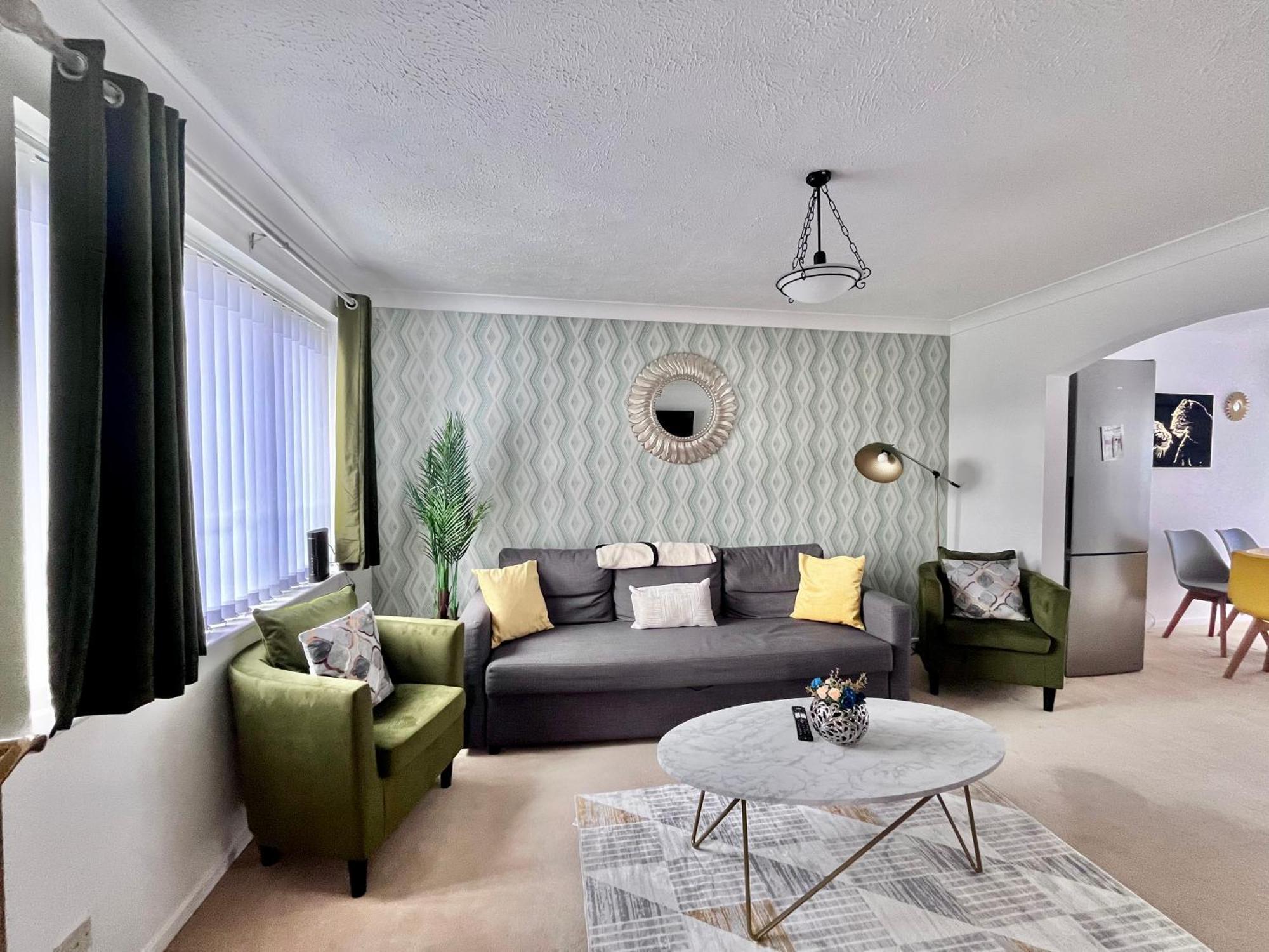 Lush House Close To Ashford Town Centre With Driveway Экстерьер фото