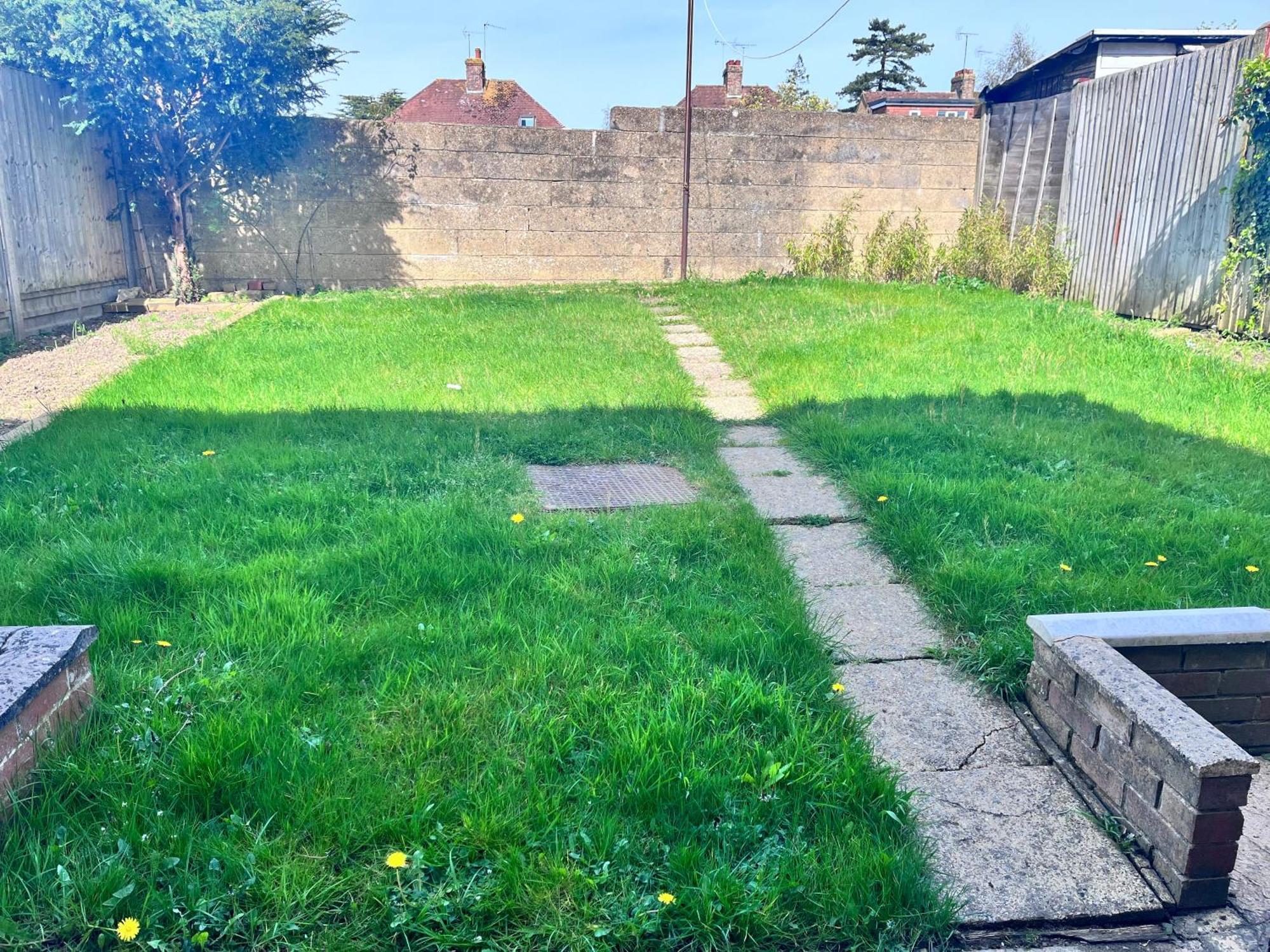 Lush House Close To Ashford Town Centre With Driveway Экстерьер фото